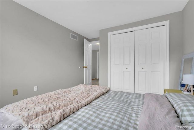 1613 Brentwood Drive, Troy, MI 48098