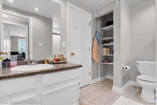 1613 Brentwood Drive, Troy, MI 48098