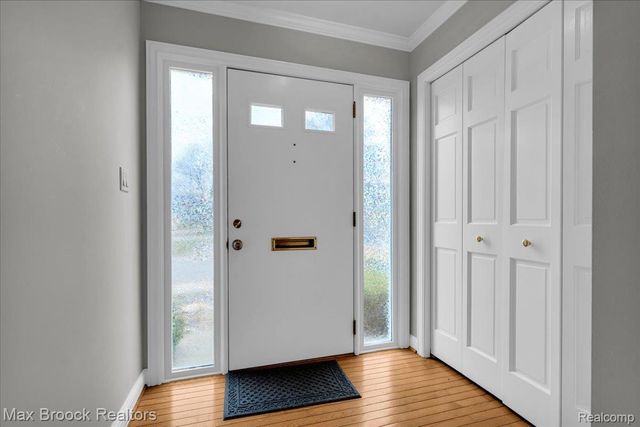 1613 Brentwood Drive, Troy, MI 48098