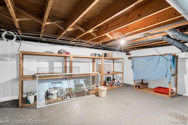 1613 Brentwood Drive, Troy, MI 48098