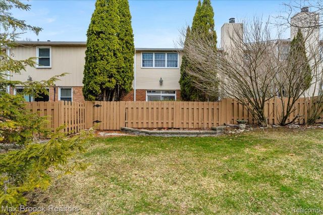 1613 Brentwood Drive, Troy, MI 48098