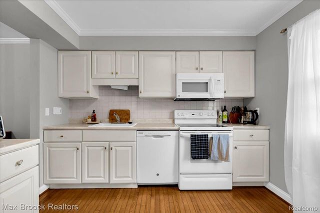 1613 Brentwood Drive, Troy, MI 48098