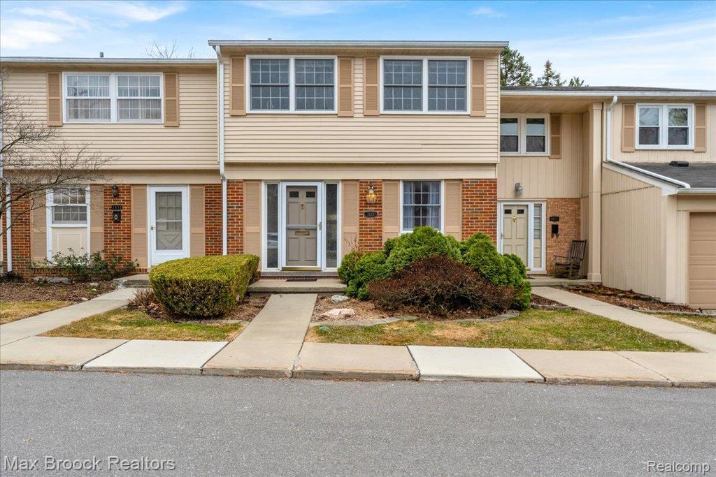 1613 Brentwood Drive, Troy, MI 48098