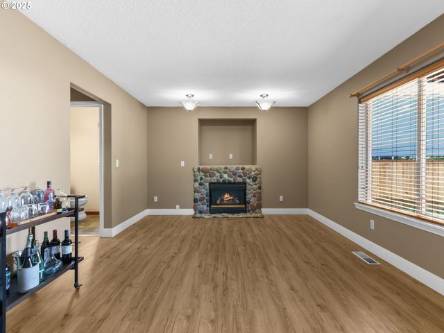 52407 Ne 14TH St, Scappoose, OR 97056