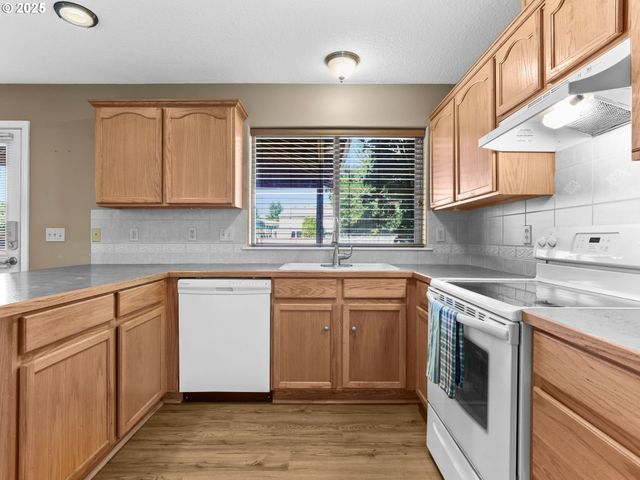 52407 Ne 14TH St, Scappoose, OR 97056