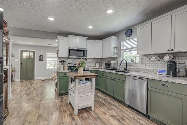 302 E Kay Street, Dayton, TX 77535