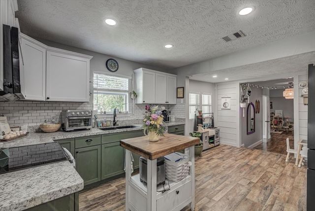 302 E Kay Street, Dayton, TX 77535