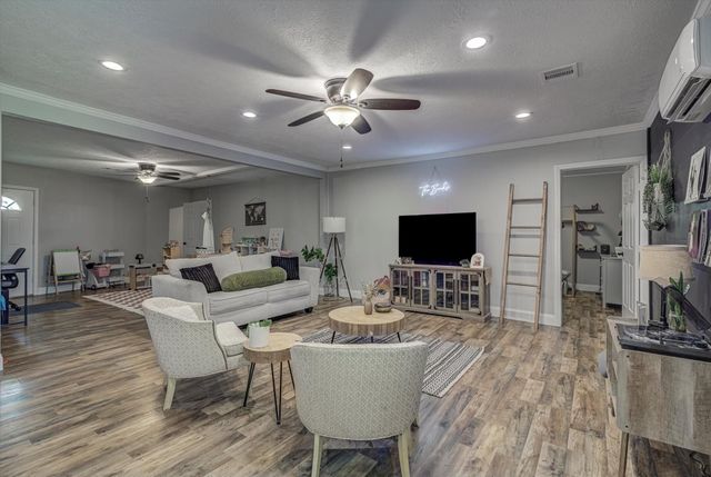 302 E Kay Street, Dayton, TX 77535