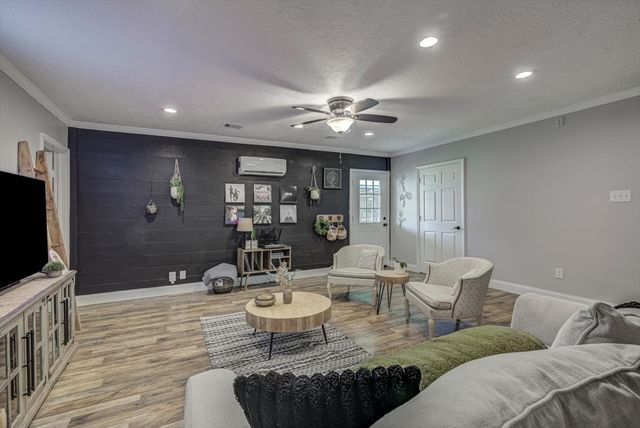 302 E Kay Street, Dayton, TX 77535