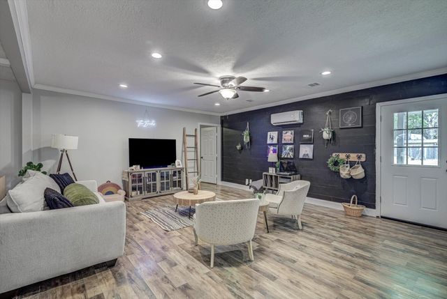 302 E Kay Street, Dayton, TX 77535