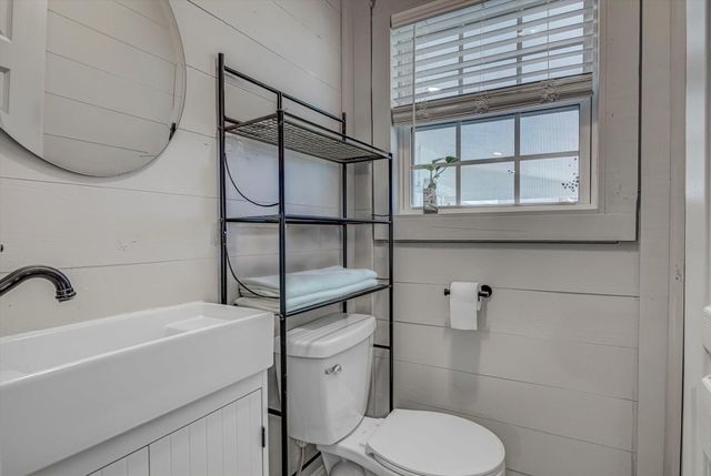 302 E Kay Street, Dayton, TX 77535