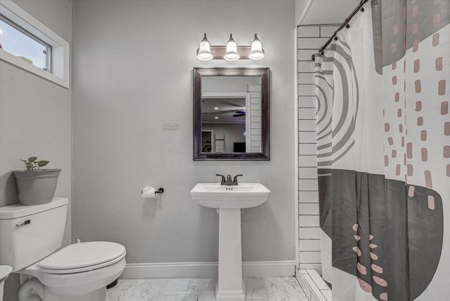 302 E Kay Street, Dayton, TX 77535