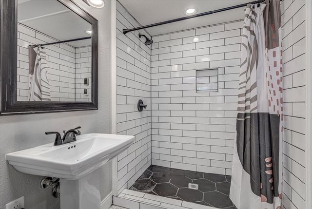 302 E Kay Street, Dayton, TX 77535