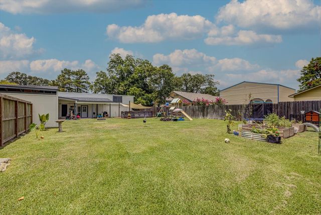 302 E Kay Street, Dayton, TX 77535