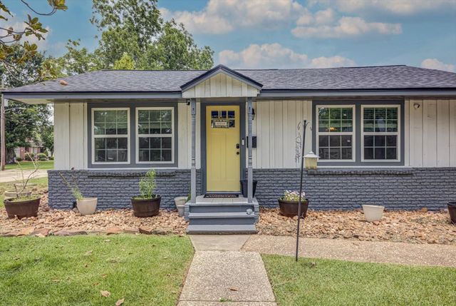 302 E Kay Street, Dayton, TX 77535