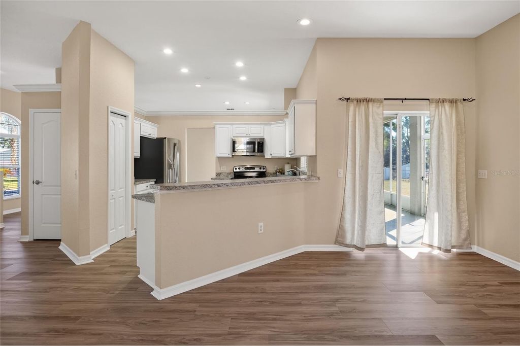 Image 15 of property listing at 2743 BERKFORD CIRCLE, Lakeland, FL 33810