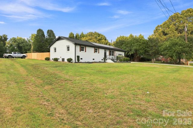 452 Mirror Lake Road, Salisbury, NC 28146