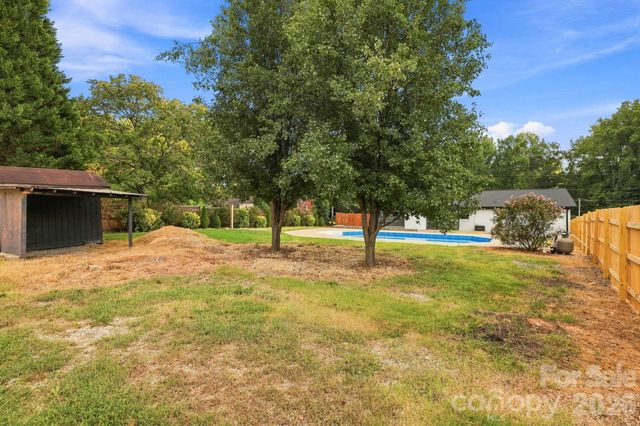 452 Mirror Lake Road, Salisbury, NC 28146