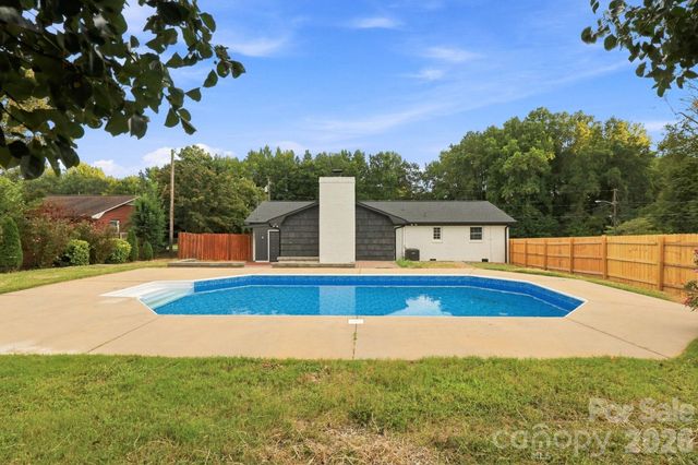 452 Mirror Lake Road, Salisbury, NC 28146