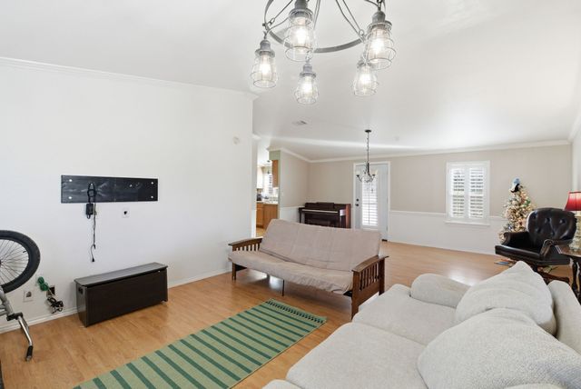 2013 Spring Valley Drive, Azle, TX 76020