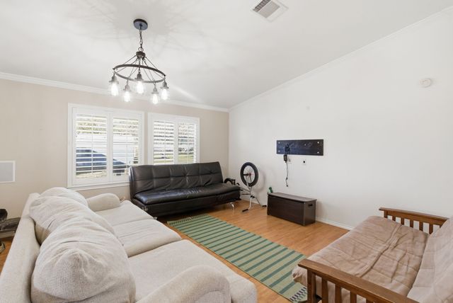 2013 Spring Valley Drive, Azle, TX 76020