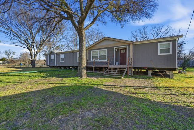 2013 Spring Valley Drive, Azle, TX 76020