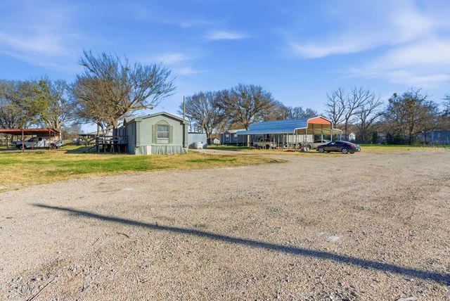 2013 Spring Valley Drive, Azle, TX 76020