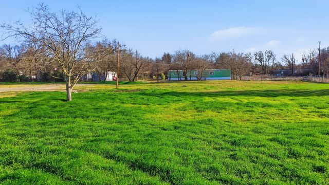 2013 Spring Valley Drive, Azle, TX 76020