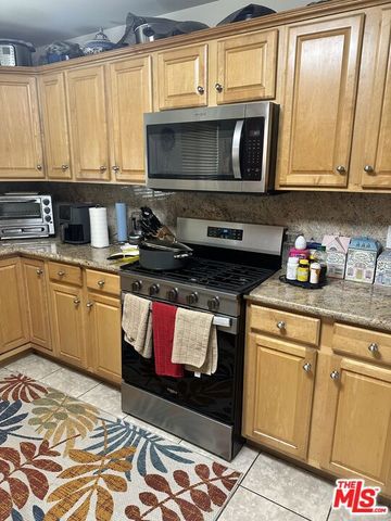 10160 Independence Avenue, Chatsworth (los Angeles), CA 91311