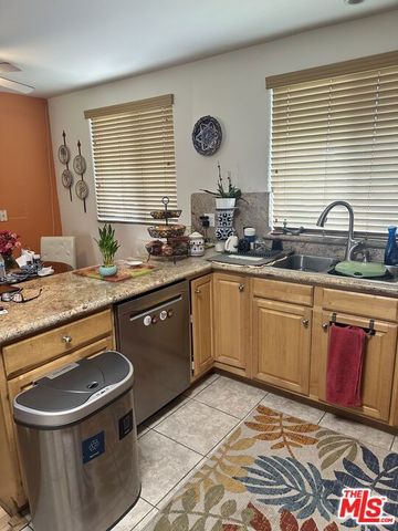 10160 Independence Avenue, Chatsworth (los Angeles), CA 91311