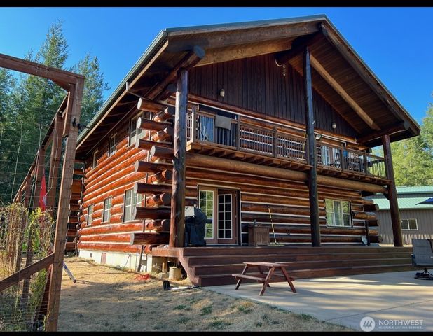 40 E Seahawks Way, Belfair, WA 98528