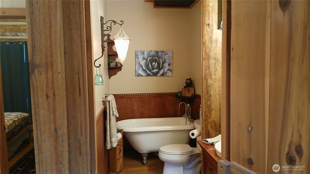 40 E Seahawks Way, Belfair, WA 98528