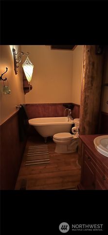 40 E Seahawks Way, Belfair, WA 98528