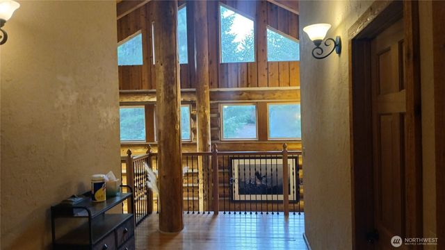 40 E Seahawks Way, Belfair, WA 98528