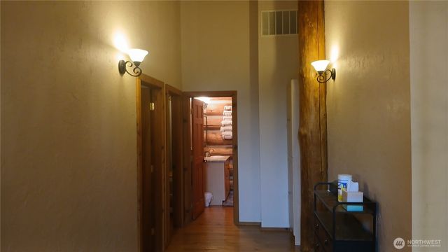 40 E Seahawks Way, Belfair, WA 98528