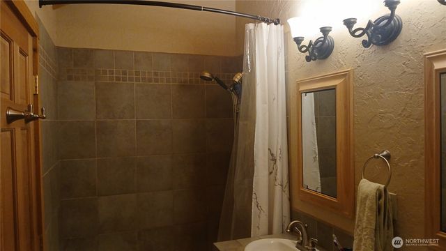 40 E Seahawks Way, Belfair, WA 98528