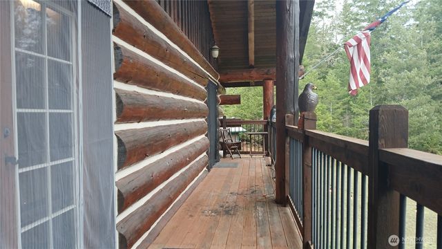 40 E Seahawks Way, Belfair, WA 98528