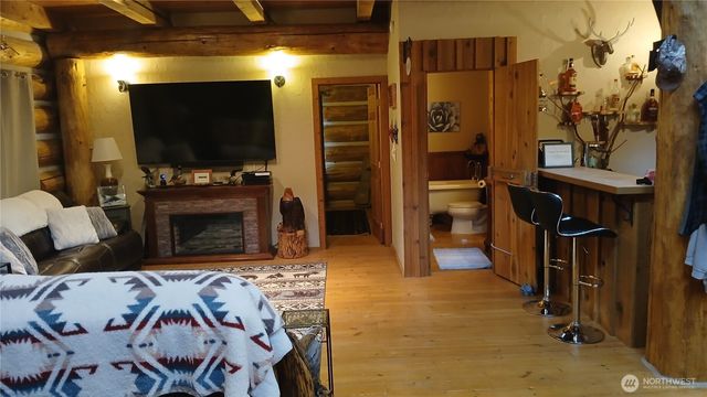 40 E Seahawks Way, Belfair, WA 98528