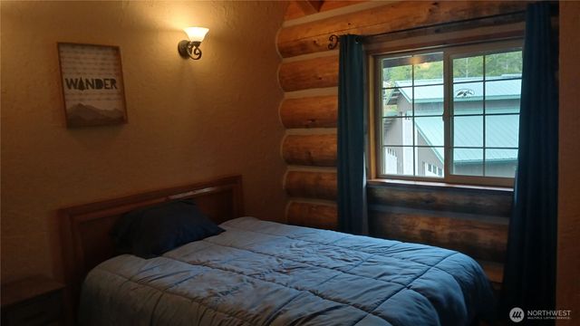 40 E Seahawks Way, Belfair, WA 98528