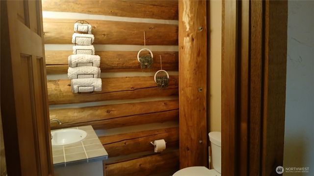 40 E Seahawks Way, Belfair, WA 98528