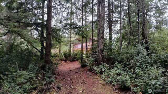 40 E Seahawks Way, Belfair, WA 98528