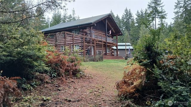 40 E Seahawks Way, Belfair, WA 98528