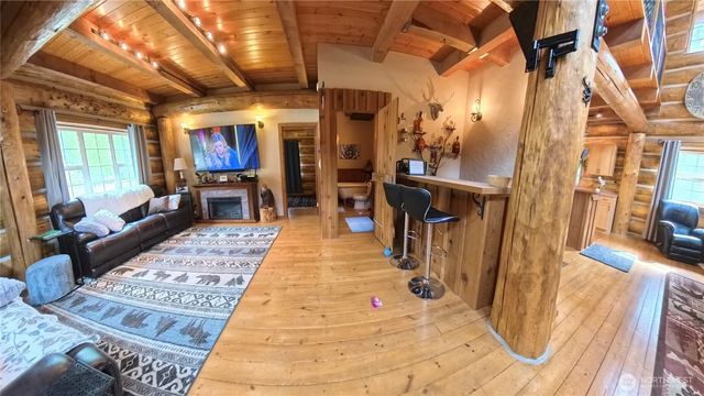 40 E Seahawks Way, Belfair, WA 98528