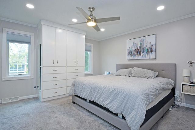 1560 Rhode Island Avenue N, Golden Valley, MN 55427