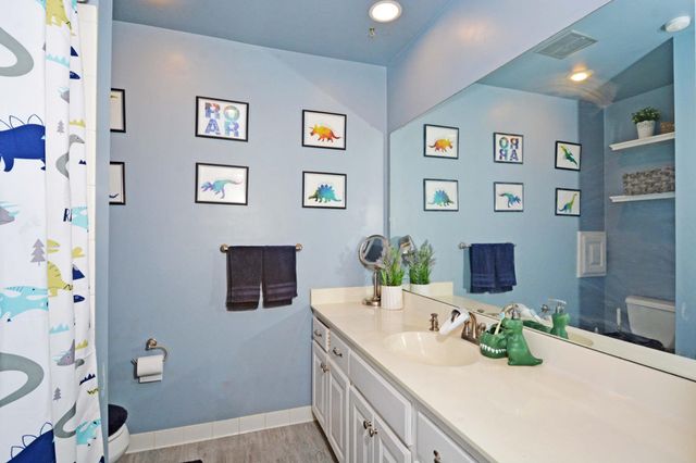 1560 Rhode Island Avenue N, Golden Valley, MN 55427