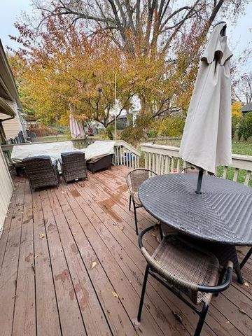 1560 Rhode Island Avenue N, Golden Valley, MN 55427