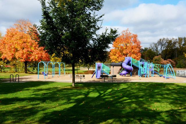 1560 Rhode Island Avenue N, Golden Valley, MN 55427