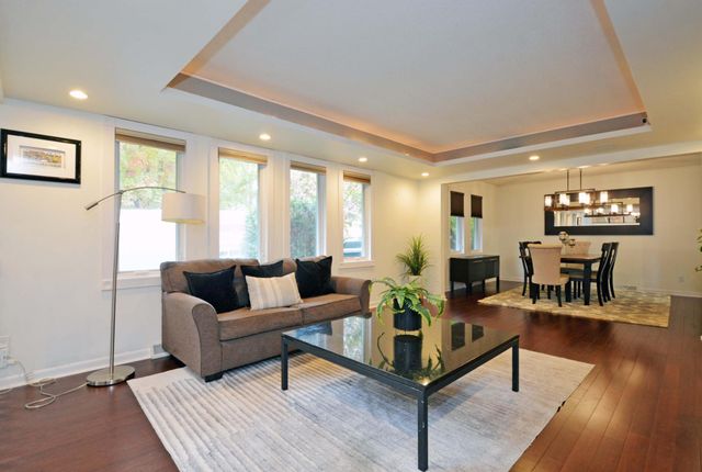 1560 Rhode Island Avenue N, Golden Valley, MN 55427