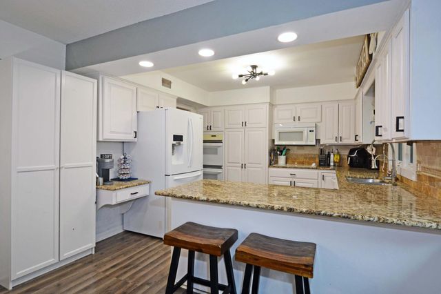 1560 Rhode Island Avenue N, Golden Valley, MN 55427