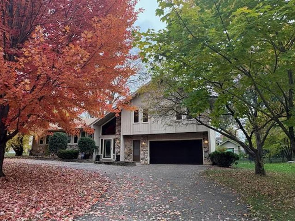 1560 Rhode Island Avenue N, Golden Valley, MN 55427